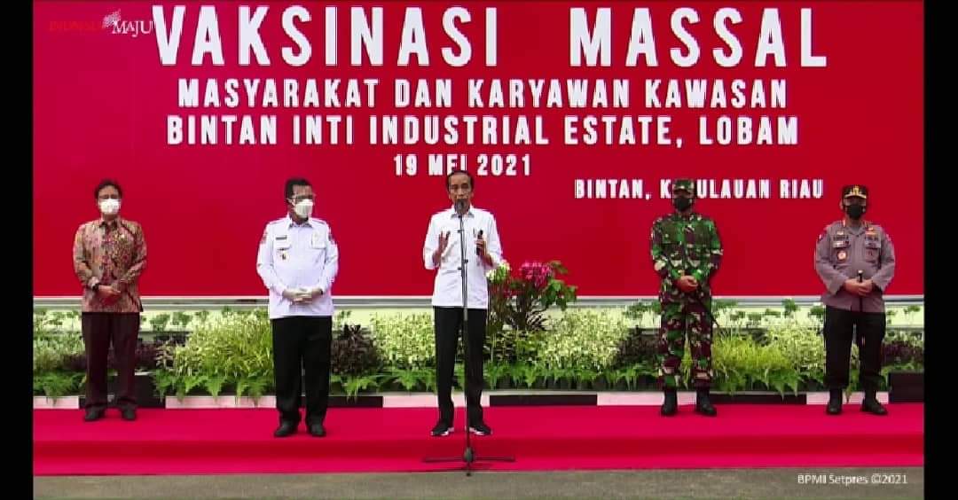 Presiden Jokowi Tinjau Vaksinasi di Kepri
