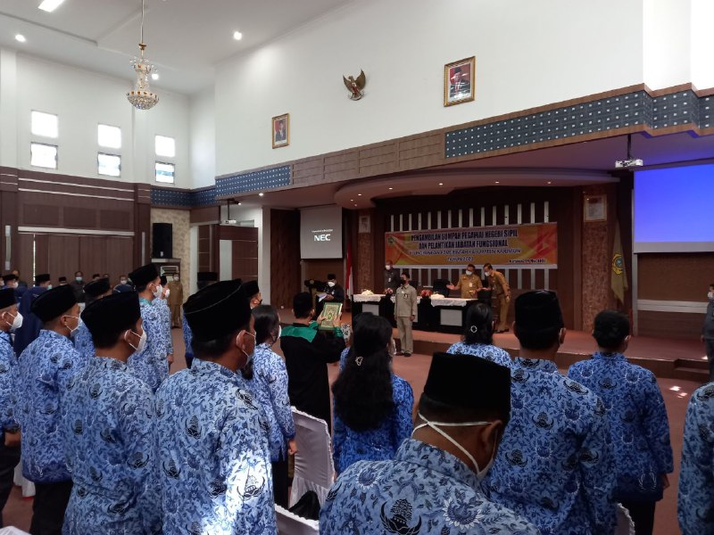 Bupati Karimun Lantik 146 CPNS Jadi PNS