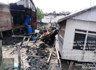 Longsor merusak lima rumah warga di Kecamatan Tanah Merah, Inhil