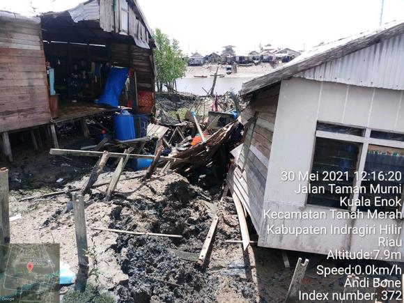 Longsor merusak lima rumah warga di Kecamatan Tanah Merah, Inhil