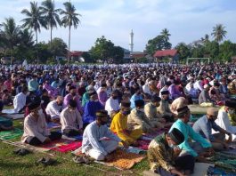 Pelaksanaan Sholat Idul Fitri 1442 H di lapapangan Gelora di Kundur