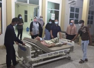 Salahsatu pasien RSUD Tg Batu saat hendak berangkat ke Balai Karimun