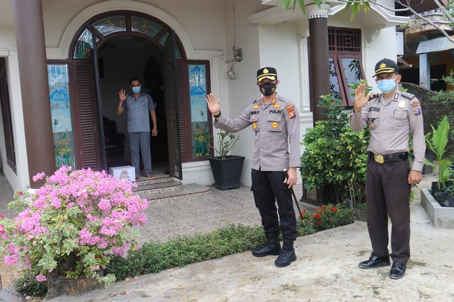 Anjangsana Kapolres Inhil, AKBP Dian Setyawan, menjenguk sejumlah anggotanya yang sedang sakit