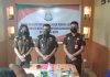 Kacabjari-Karimun-di-Tanjungbatu,-Nico-Fernando-bersama-tim-penyidik
