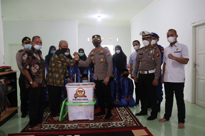 Polres Inhil Serahkan Bantuan ke Panti Asuhan Puri Kasih dan Muhammadiyah Tembilahan