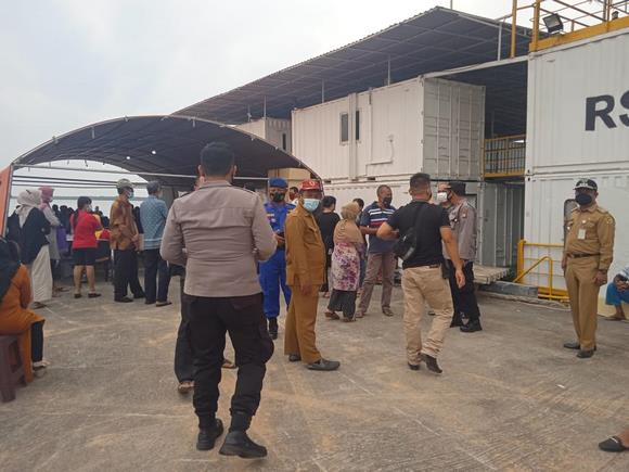 Rumah Sakit Apung (RSA) Di Kundur Dibanjiri Masyarakat yang Hendak Berobat Rumah Sakit Apung (RSA) Di Kundur Dibanjiri Masyarakat yang Hendak Berobat
