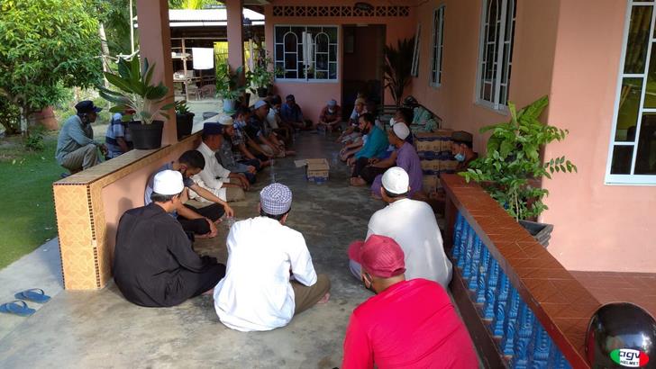 Rapat di rumah Braem, Dusun Parit Baru desa Sei Sebesi
