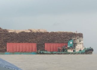 Tugboat Sindo Perkasa I, usai menabrak jaring nelayan