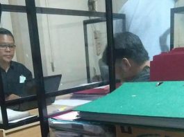 Kades Pasir Emas, Abdul Rahman saat dimintai keterangan oleh penyidik satreskrim Polres Inhil