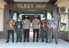 Ketua Ikatan Keluarga Duanu Riau (IKDR) Hasanudin dan beberapa masyarakat suku duanu saat berkunjung ke Mapolres Inhil, Senin (26-07-2021)