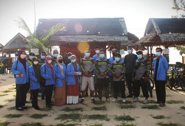 Mahasiswa KKN-DR UIN Suska Riau bersama KUBA Bike Club