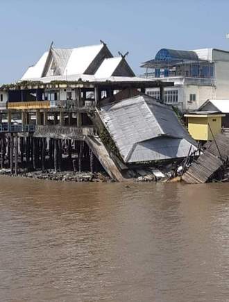 Pelabuhan di Kuala Enok, ambruk