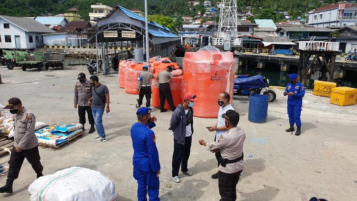 Polsek Siantan Dan Satpolairud Melaksanakan Razia Premanisme di Pelabuhan Tarempa