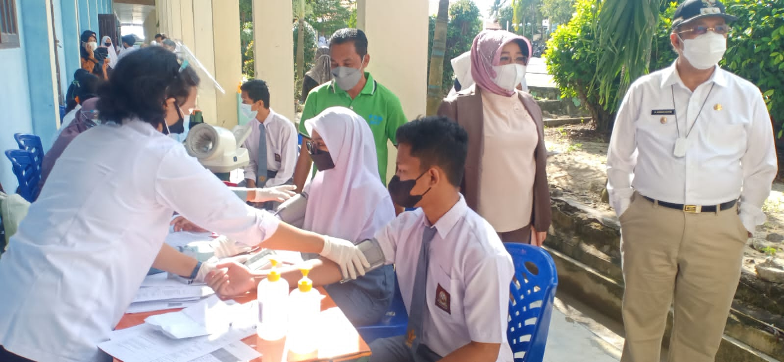 SMAN 3 Karimun Gelar Vaksinasi Massal, Ditinjau Wabup dan Ketua Komisi II DPRD Karimun