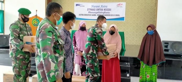 Dandim serahkan bantuan warga terdampak covid