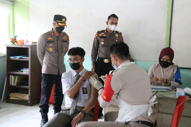 Gerai Vaksin Presisi Polres Inhil Targetkan 400 Siswa di SMKN 1 Tembilahan