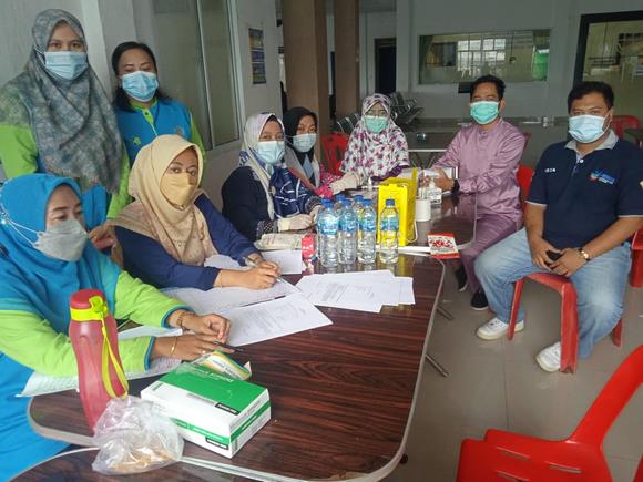 Petugas nakes pengecakan HIV Aids