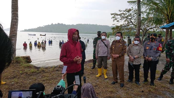 Presiden Republik Indonesia Joko Widodo Meninjau dan Melakukan Penanaman Pohon Mangrove di Pulau Setokok, Batam