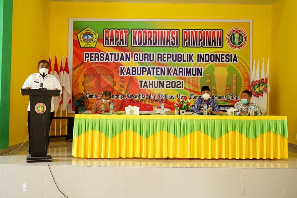 Bupati Buka Rakor PGRI Karimun, Sebutkan Alasan Pemotongan Gaji Honorer