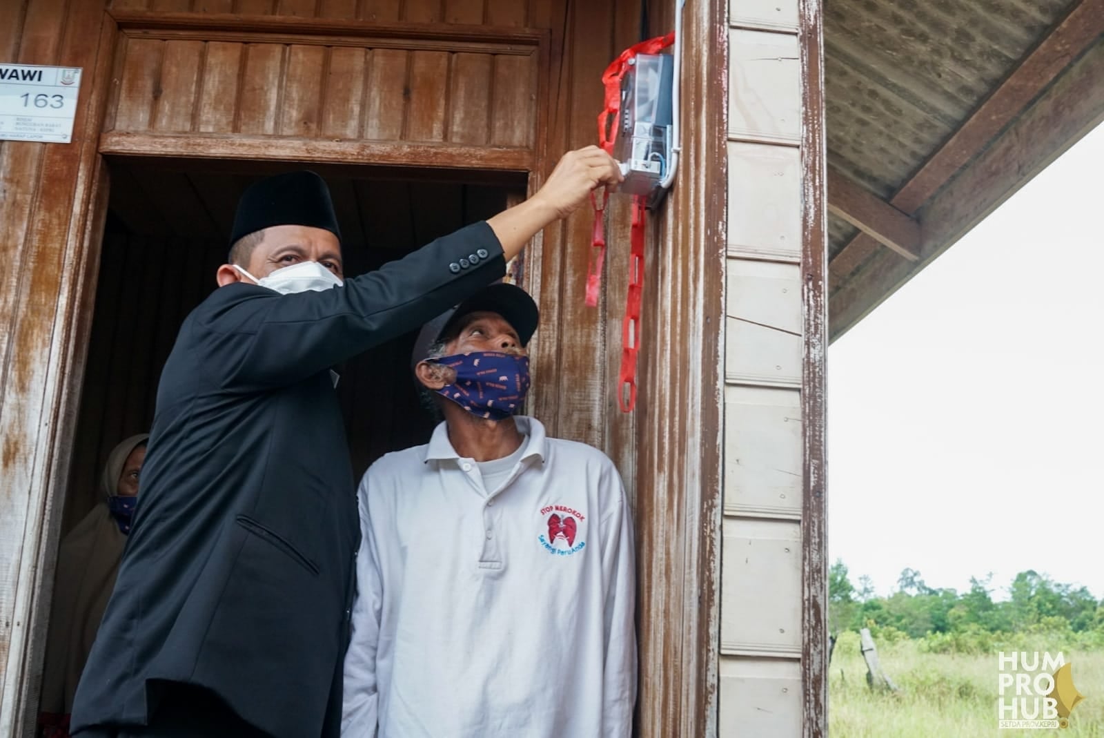 Gubernur Kepri Resmikan Listrik Masuk Desa di Kabupaten Natuna, Sebelumnya Resmikan Listrik Masuk Desa di Kabupaten Karimun Gubernur Kepri Resmikan Listrik Masuk Desa di Kabupaten Natuna, Sebelumnya Resmikan Listrik Masuk Desa di Kabupaten Karimun