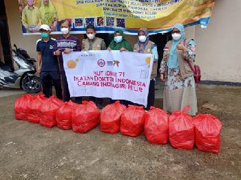 HUT Ikatan Doktor Indonesia Ke-71, IDI Cabang Inhil Salurkan Sembako Kepada Yayasan Pusaka Pondok Bhakti Lansia