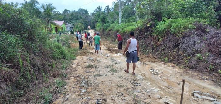 Jalan menuju Panglong KM 8 Tg Batu Kundur