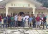 Puluhan warga bersama Lurah Sawang Kota, Eko
