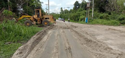 Kondisi jalan KM 8 setelah diratakan sama tanah