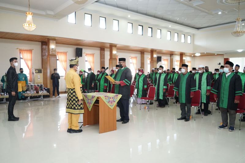 Bupati HM Wardan Lantik Dewan dan Majelis Hakim MTQ Ke-51 Inhil Bupati HM Wardan Lantik Dewan dan Majelis Hakim MTQ Ke-51 Inhil