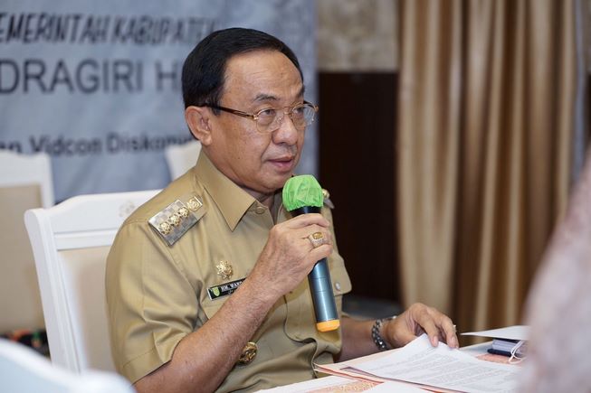 Bupati Inhil, HM Wardan, saat rapat dengan kementerian Keuangan