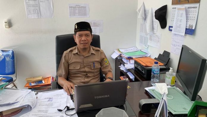 Dr. Vandarones Purba, ST., MH,Kepala Bidang Energi dan Sumber Daya Mineral (ESDM), Dinas Perdagangan KUKM dan ESDM Kabupaten Karimun Dr. Vandarones Purba, ST., MH,Kepala Bidang Energi dan Sumber Daya Mineral (ESDM), Dinas Perdagangan KUKM dan ESDM Kabupaten Karimun