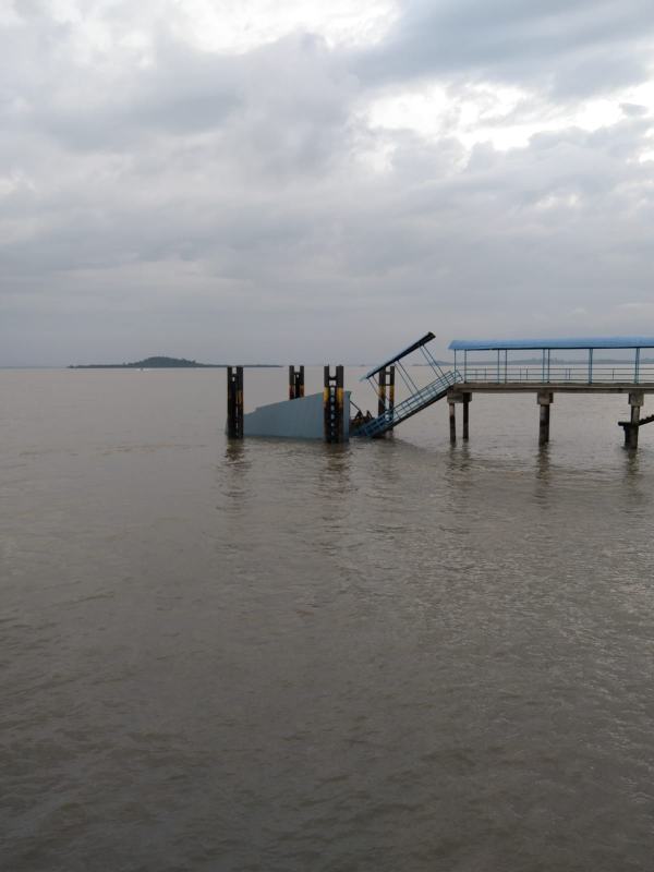 Ponton Pelabuhan Tanjung Maqom, Selat Belia, Ambruk Ponton Pelabuhan Tanjung Maqom, Selat Belia, Ambruk
