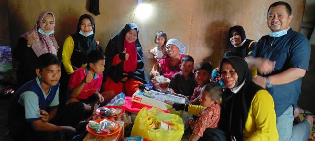 Komunitas Emak Sehat dan Pengurus Lansia Salurkan Bantuan untuk Anak Yatim dan Kaum Dhuafa