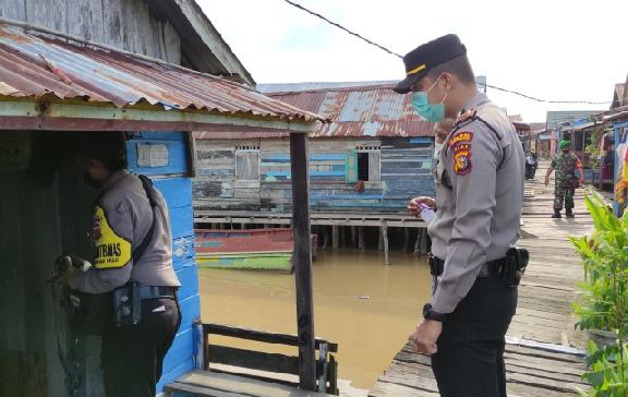 Polsek Tembilahan Hulu Door to door Sasar Masyarakat yang Belum Terima Vaksin