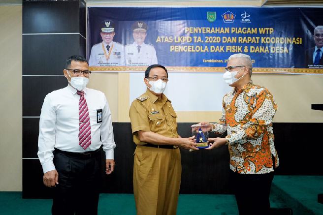 Bupati Inhil Menerima Penyerahan Piagam WTP atas LKPD Tahun Anggaran 2020 dan Rakor Pengelola DAK Fisik dan Dana Desa Bupati Inhil Menerima Penyerahan Piagam WTP atas LKPD Tahun Anggaran 2020 dan Rakor Pengelola DAK Fisik dan Dana Desa
