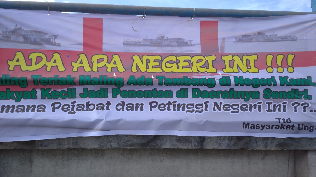 Protes Atas Operasinya Kapal Isap Timah, Warga Ungar Dirikan Spanduk