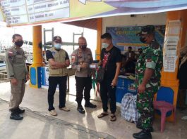 Pemeriksaan sertifikat vaksin bagi pelaku perjalanan antar pulau