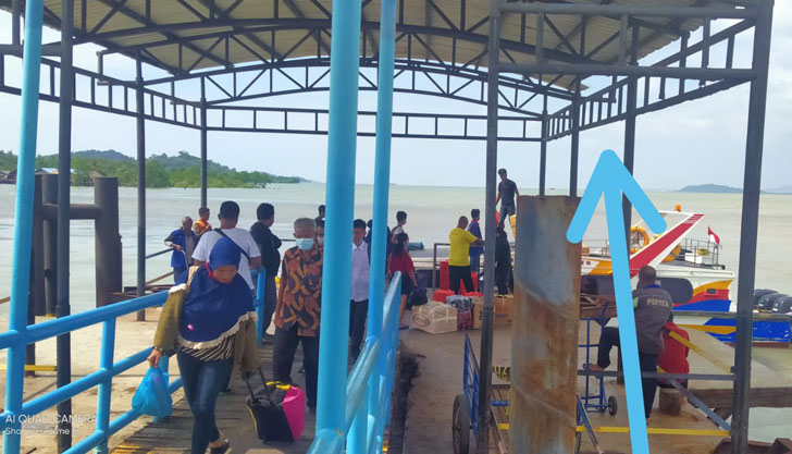 Setelah Ponton Keberangkatan Roboh, Tiang Atap Ponton Kedatangan Juga Sudah Putus, Masyarakat Diimbau Untuk Hati-hati