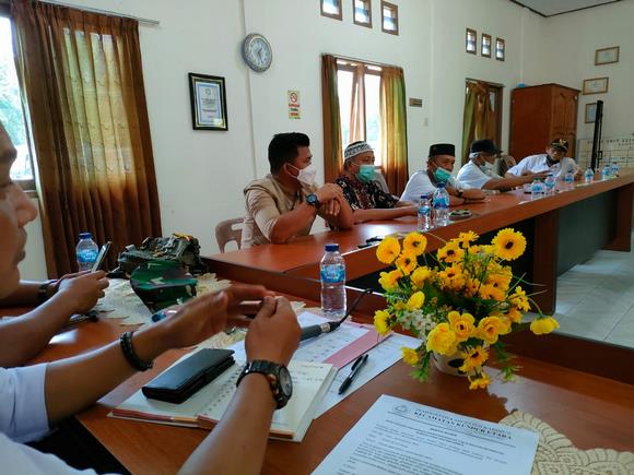 Rapat di Kantor camat Kundur Utara