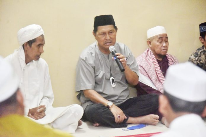 Wabup Inhil, H.Syamauddin Uti, saat tahlilan, di rumah Almarhumah Hj. Evilawati Binti H.Darmawi
