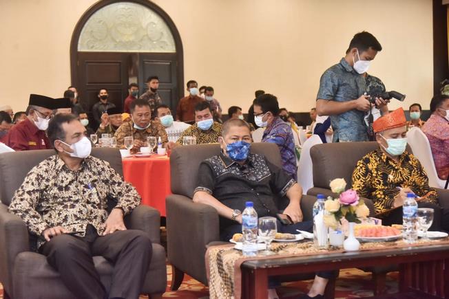 Wabup Inhil H.Syamsuddin Uti, saat hadiri rakor KPA di Pekanbaru