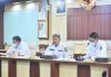 Wakil Bupati Inhil H.Syamsuddin Uti, saat memimpin rapat