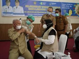 Bupati Asahan orang pertama yang lakukan vaksinasi dosis ketiga (booster)
