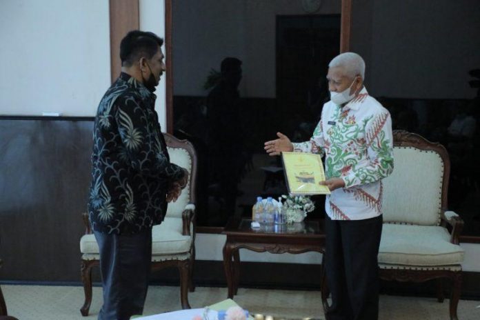 Bupati H Surya saat menerima audiensi dari PHDI Asahan