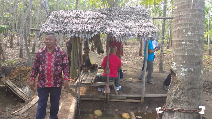 Gubuk Samsuddin, tampak juga gembok pengikat rantai Samsuddin