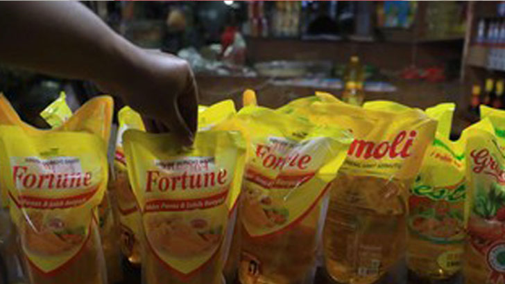 Emak-emak Di Kundur Protes Minyak Goreng Masih Di Angka Rp 20.000 per liter