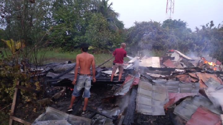 Rumah Dinas Camat Kuindra Rata Dengan Tanah