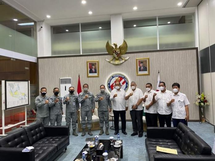 Wakil Bupati Asahan didampingi beberapa Pimpinan OPD Foto bersama dengan Kepala Bakamla RI dan Jajarannya Wakil Bupati Asahan didampingi beberapa Pimpinan OPD Foto bersama dengan Kepala Bakamla RI dan Jajarannya