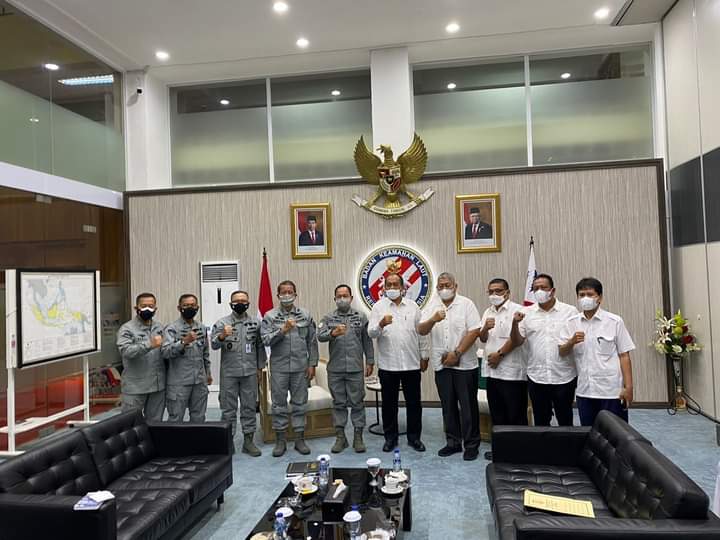 Wakil Bupati Asahan didampingi beberapa Pimpinan OPD Foto bersama dengan Kepala Bakamla RI dan Jajarannya