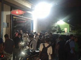 Karyawan PT PGI saat berunjuk rasa di mesin pembakit listrik